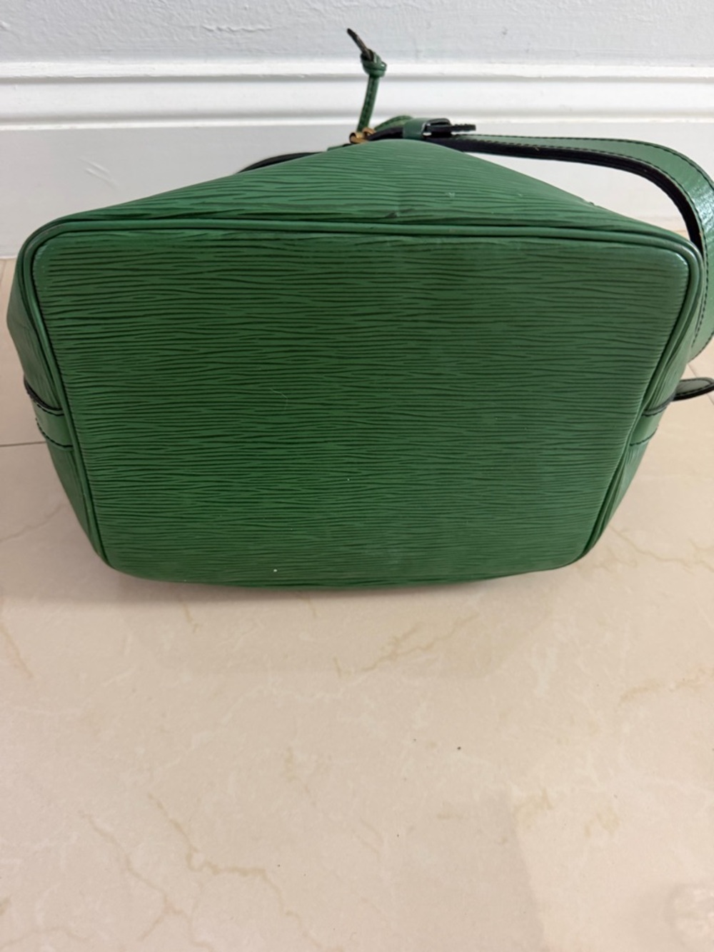 Green Bucket Bag - Women's Crossbody Shoulder Bag - Picture 9 of 13